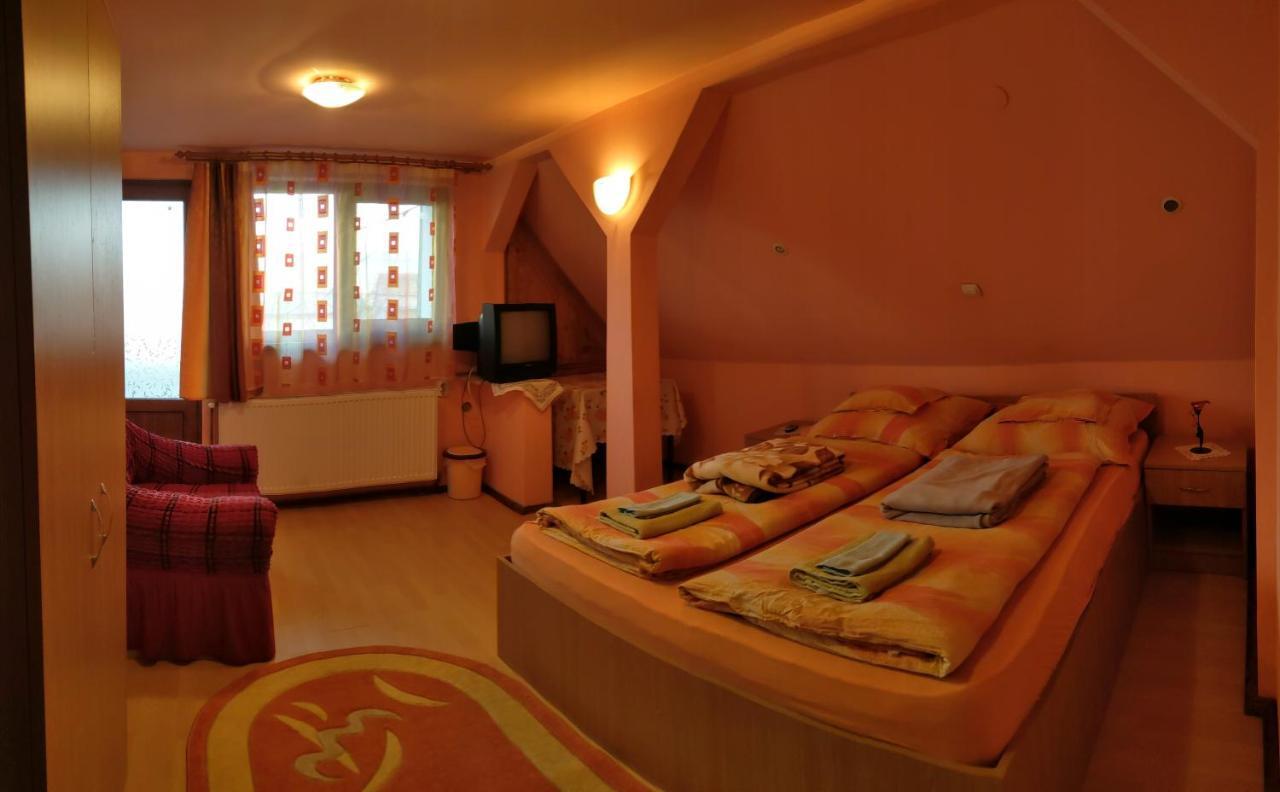 Hotel Csergo Ildiko Vendeghaz Lăzarea Exterior foto